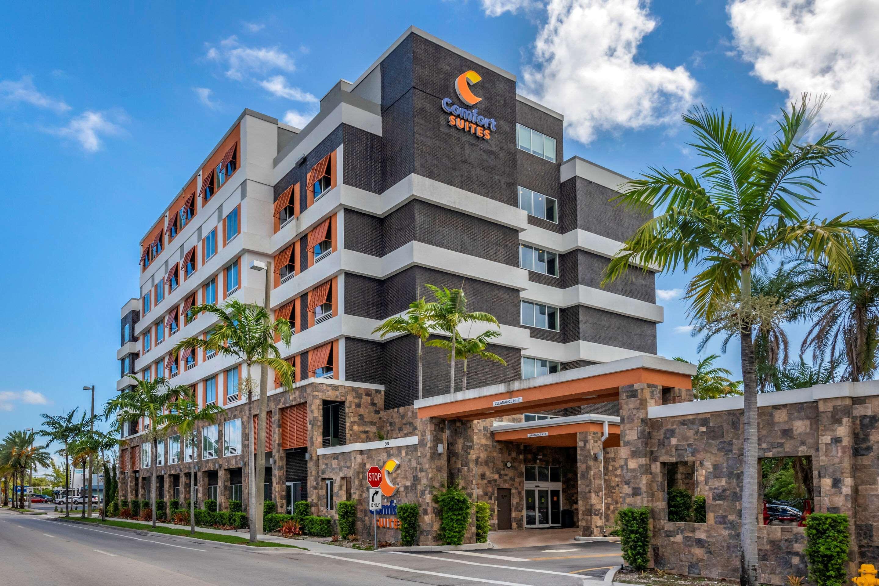 Comfort Suites Fort Lauderdale Airport & Cruise Port Dania Beach Exterior photo