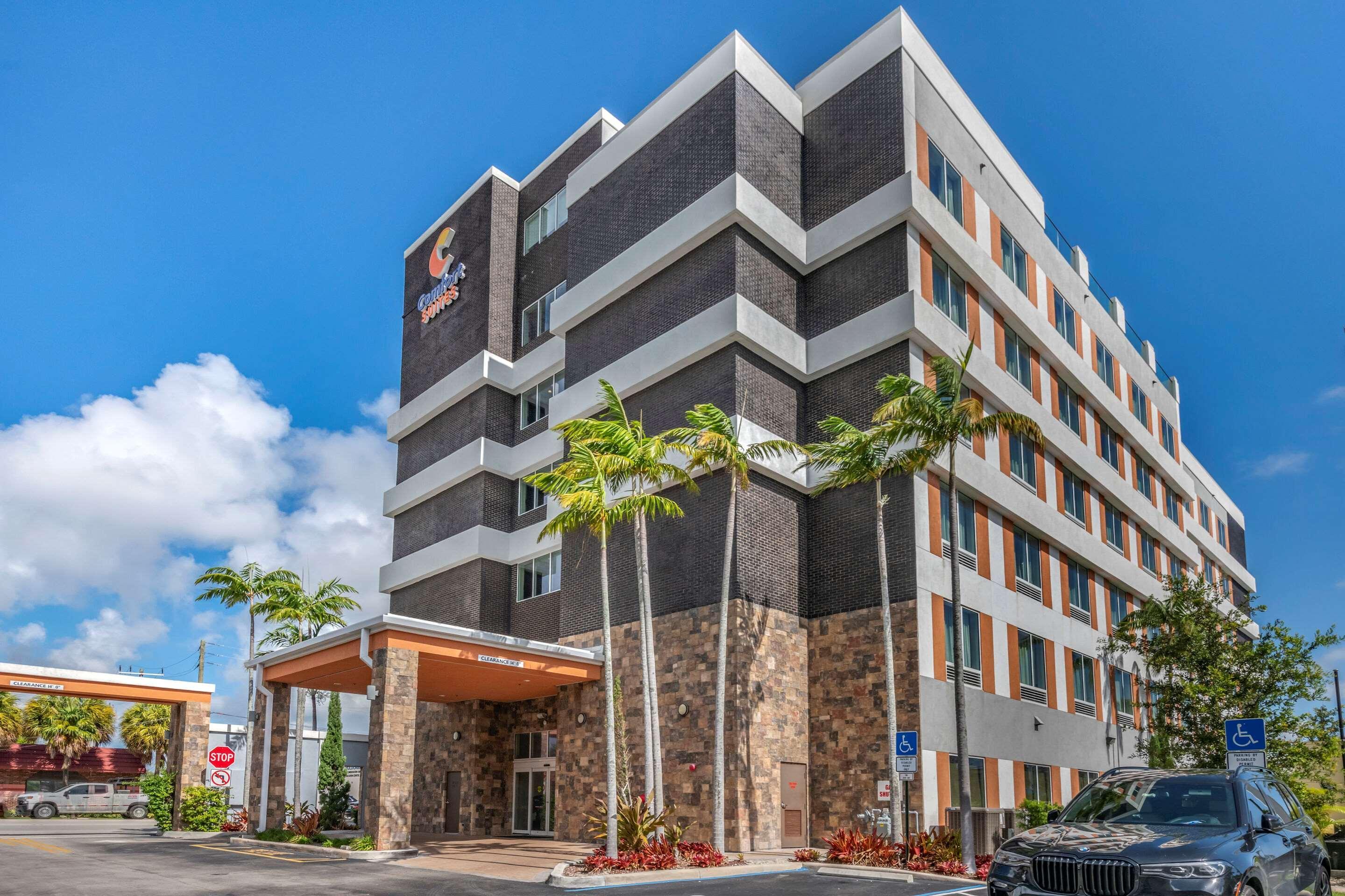 Comfort Suites Fort Lauderdale Airport & Cruise Port Dania Beach Exterior photo